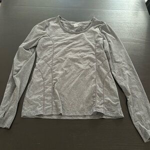 Dark gray women’s Reebok athletic long sleeve size small fits like a medium.
